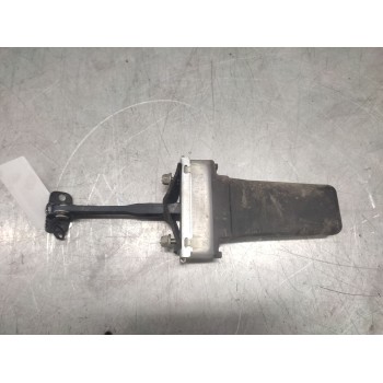 Recambio de retenedor puerta para land rover discovery v6 td se referencia OEM IAM TRASERO DERECHO  