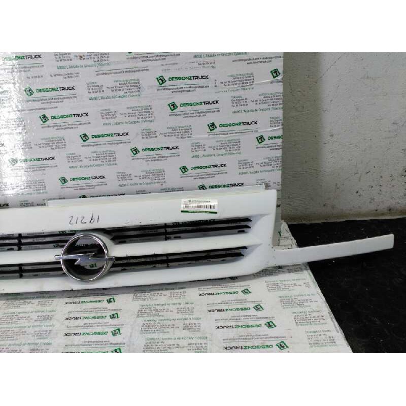 Recambio de rejilla delantera central para opel astra f berlina básico referencia OEM IAM - Blanco 2
