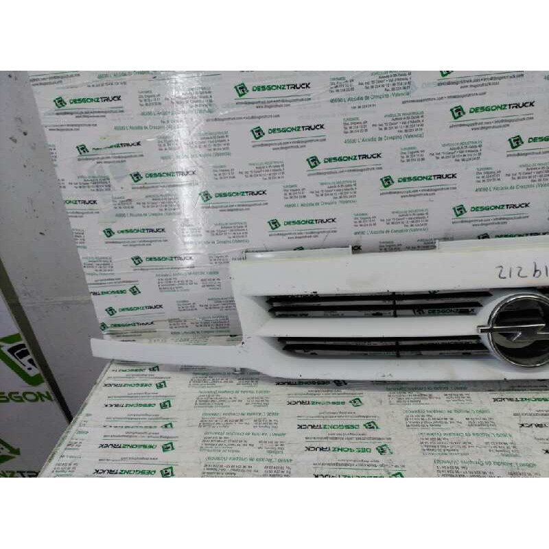 Recambio de rejilla delantera central para opel astra f berlina básico referencia OEM IAM - Blanco 3