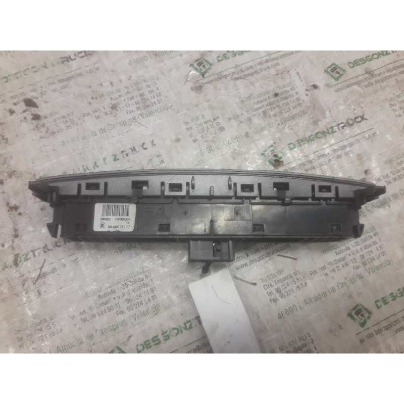 Recambio de warning para peugeot 308 confort referencia OEM IAM 9659417177 8 PINS - Gris 2