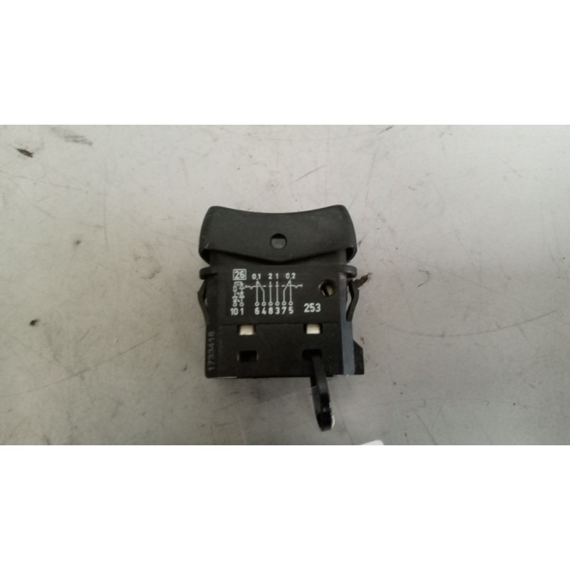 Recambio de interruptor para scania serie p/g/r (c-clase) 15.6 diesel referencia OEM IAM 1733418 - Blanco 2