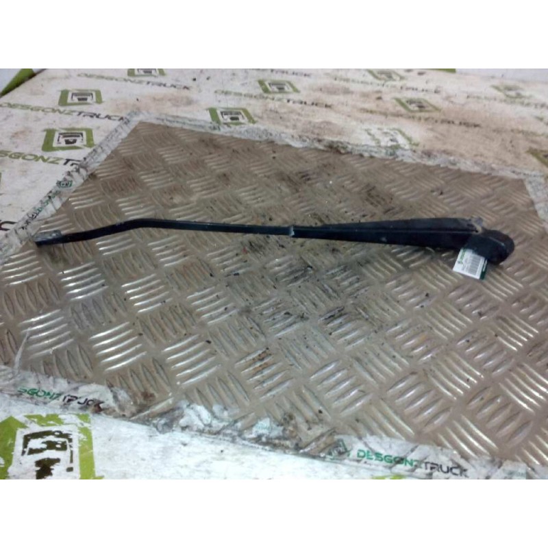 Recambio de brazo limpia delantero para nissan trade 100 chasis cabina referencia OEM IAM   