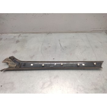 Recambio de moldura puerta delantera derecha para land rover discovery v6 td se referencia OEM IAM   