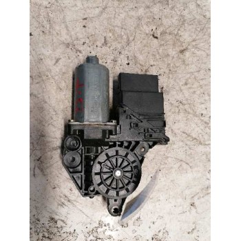MOTOR ELEVALUNAS TRASERO DERECHO 9776101438203 F005S00050 18 PINS