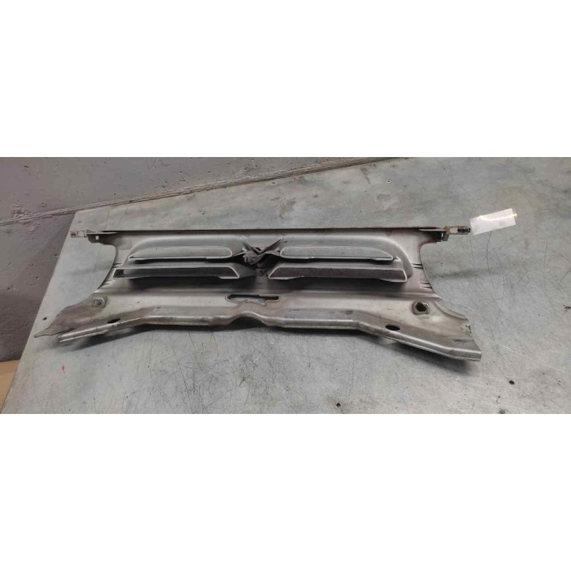 Recambio de rejilla delantera central para citroën berlingo 1.9 d cumbre familiar referencia OEM IAM - Gris 2