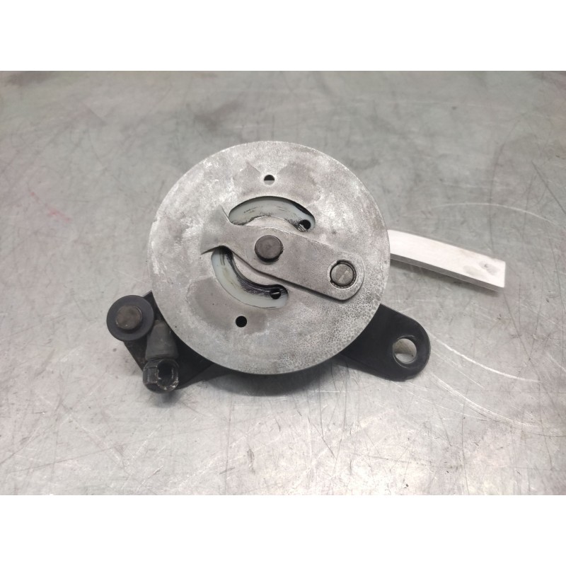 Recambio de retenedor puerta para land rover discovery v6 td se referencia OEM IAM TAPA MALETERO DERECHO  