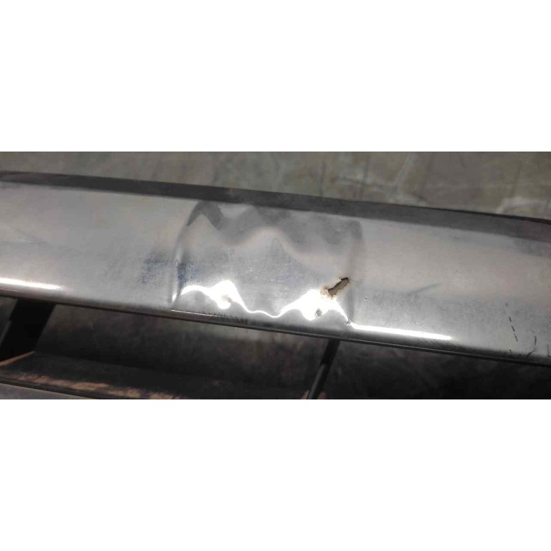 Recambio de rejilla delantera central para ssangyong rexton rx 270 full referencia OEM IAM - Negro 2