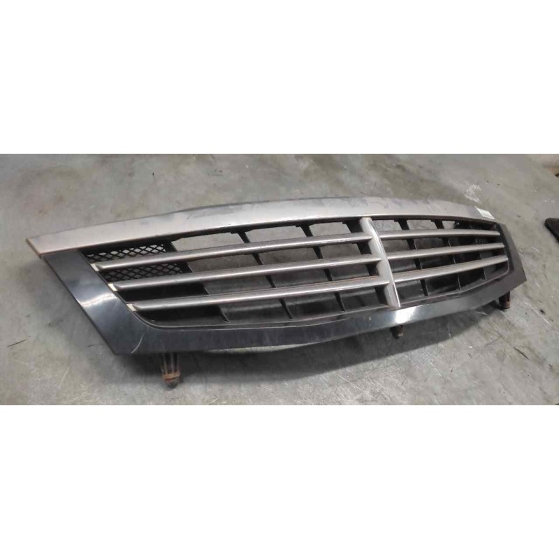 Recambio de rejilla delantera central para ssangyong rexton rx 270 full referencia OEM IAM - Negro 3