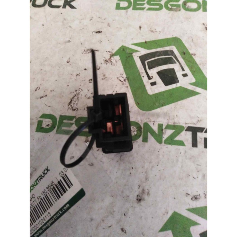 Recambio de boton antivaho para renault maxity fg 150.35/45 referencia OEM IAM  BOTON ANTIVAHO RETROVISORES - Blanco 2