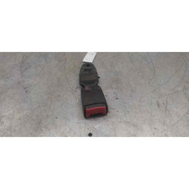 Recambio de enganche de cinturon delantero derecho para citroën berlingo 2.0 hdi multispace referencia OEM IAM 57862  