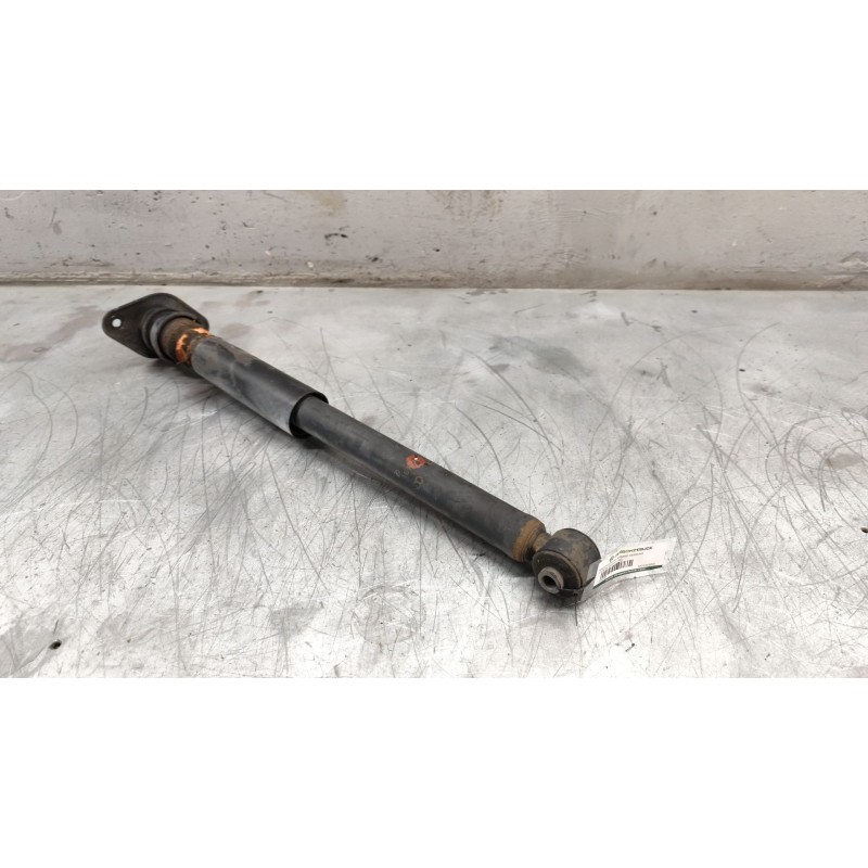 Recambio de amortiguador trasero derecho para hyundai accent (mc) gl referencia OEM IAM 553101E200 - Blanco 2