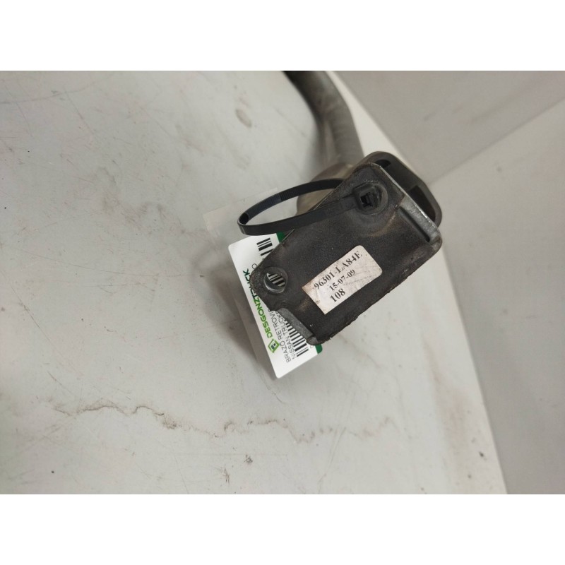 Recambio de brazo retrovisor derecho para nissan trucks atleon 110 referencia OEM IAM - Blanco 3