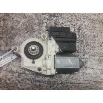 MOTOR ELEVALUNAS DELANTERO DERECHO 6Q2959801A 104383101 26 PINS