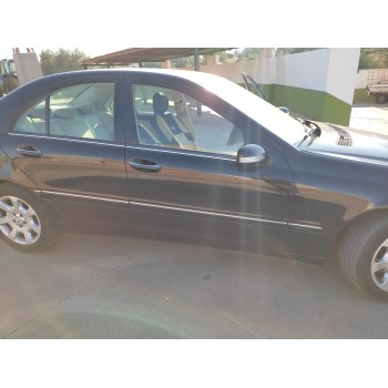 mercedes-benz clase c (w203) berlina del año 2004