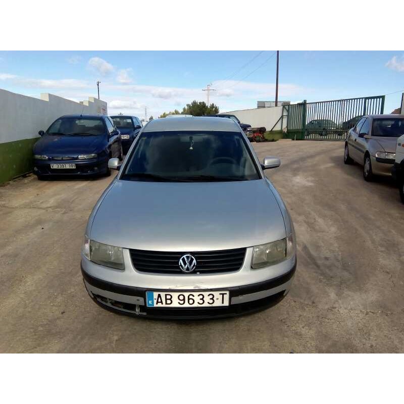 VOLKSWAGEN PASSAT BERLINA (3B2)