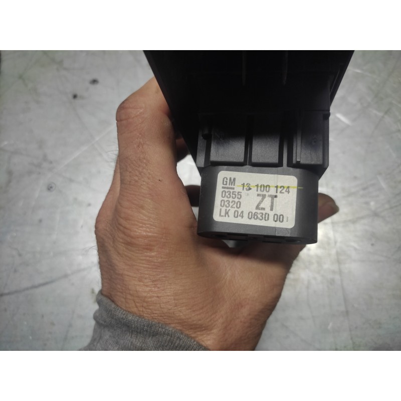 Recambio de mando luces para opel astra h berlina cosmo referencia OEM IAM 13100124 12 PINS 2