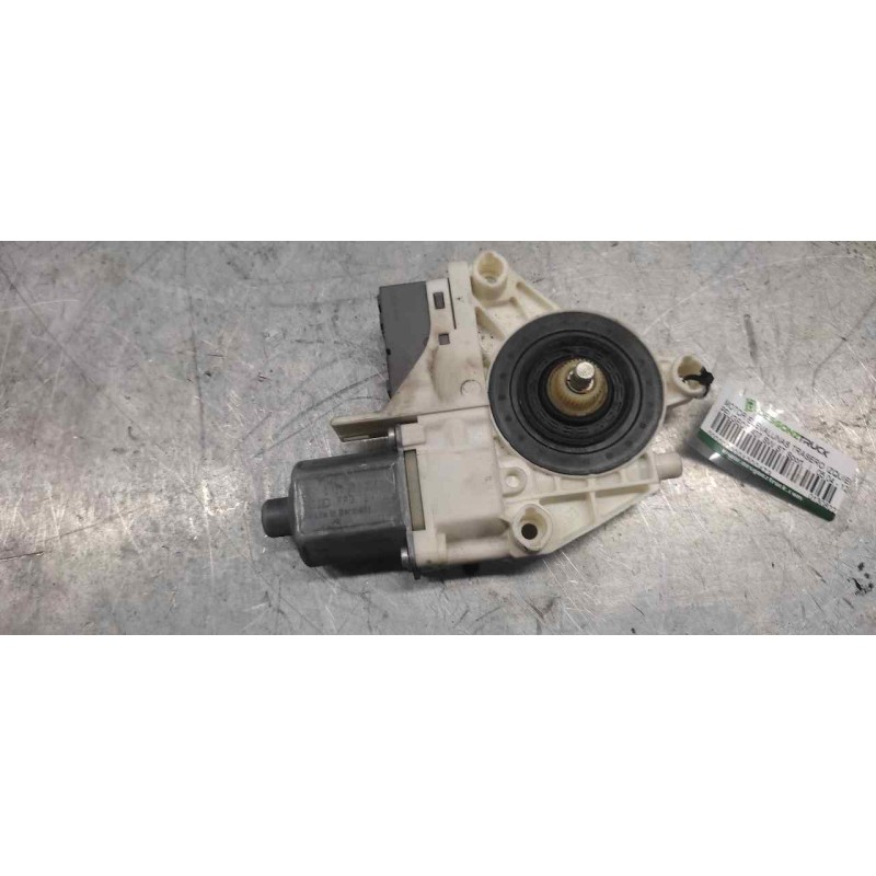 Recambio de motor elevalunas trasero izquierdo para peugeot 407 sw st sport referencia OEM IAM 0130822201  