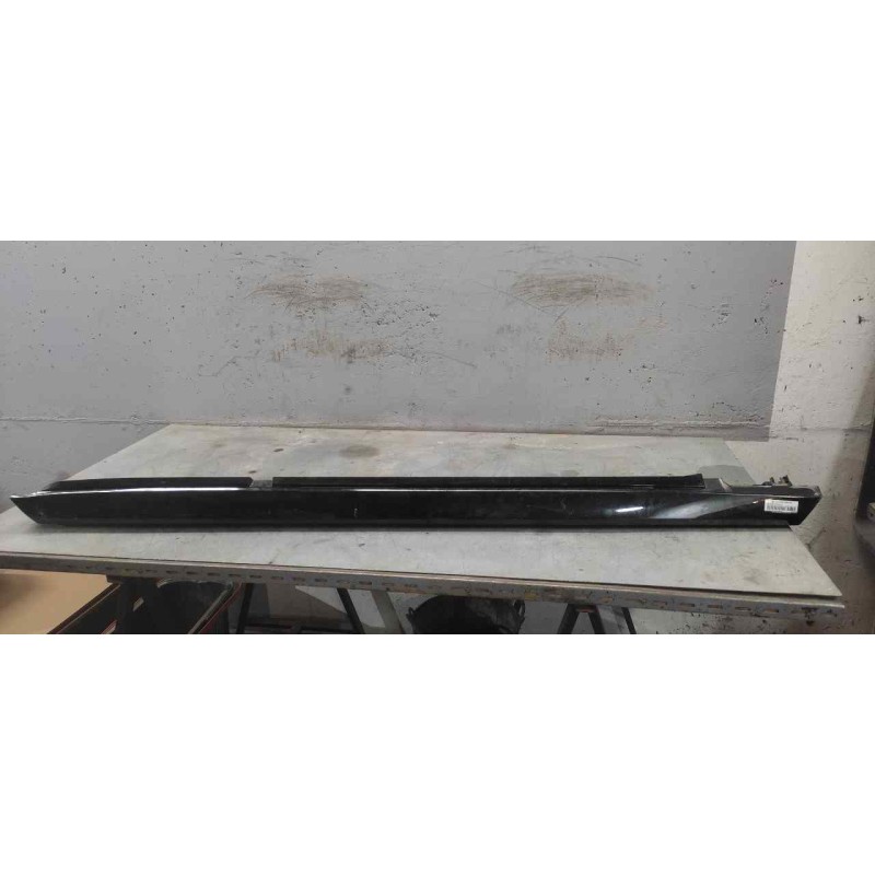 Recambio de estribo derecho para mercedes-benz clase c (w204) berlina 1.6 cat referencia OEM IAM A2046981654  