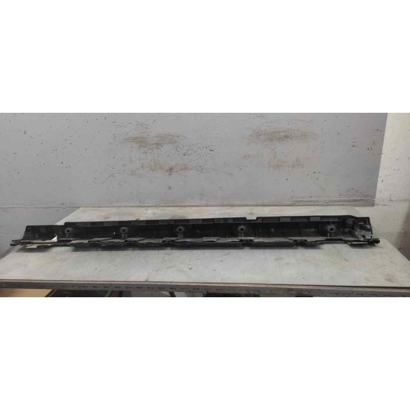 Recambio de estribo derecho para mercedes-benz clase c (w204) berlina 1.6 cat referencia OEM IAM A2046981654 2