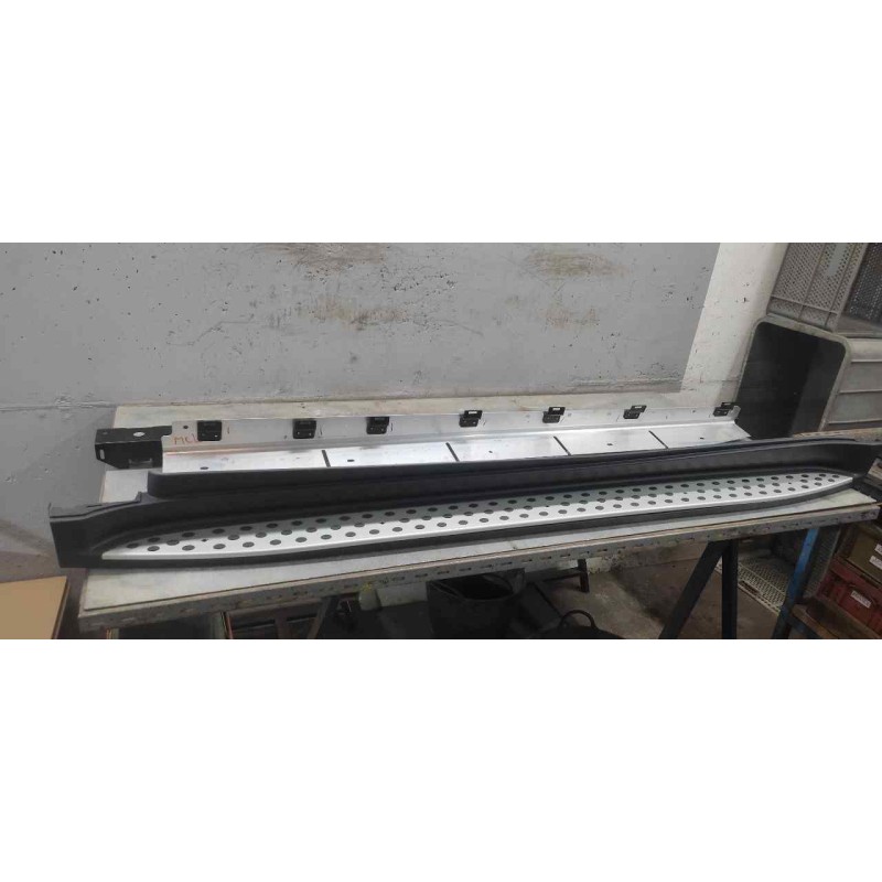 Recambio de estribo izquierdo para mercedes-benz clase gl (x164) 3.0 cdi cat referencia OEM IAM A1646901975  