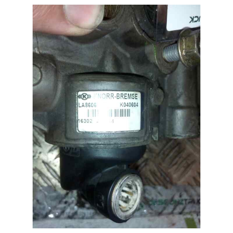Recambio de valvula aire para iveco stralis (ad/at) fg ad   4x2 tráfico urbano referencia OEM IAM LA8606 K040604 VALVULA SECADOR 2