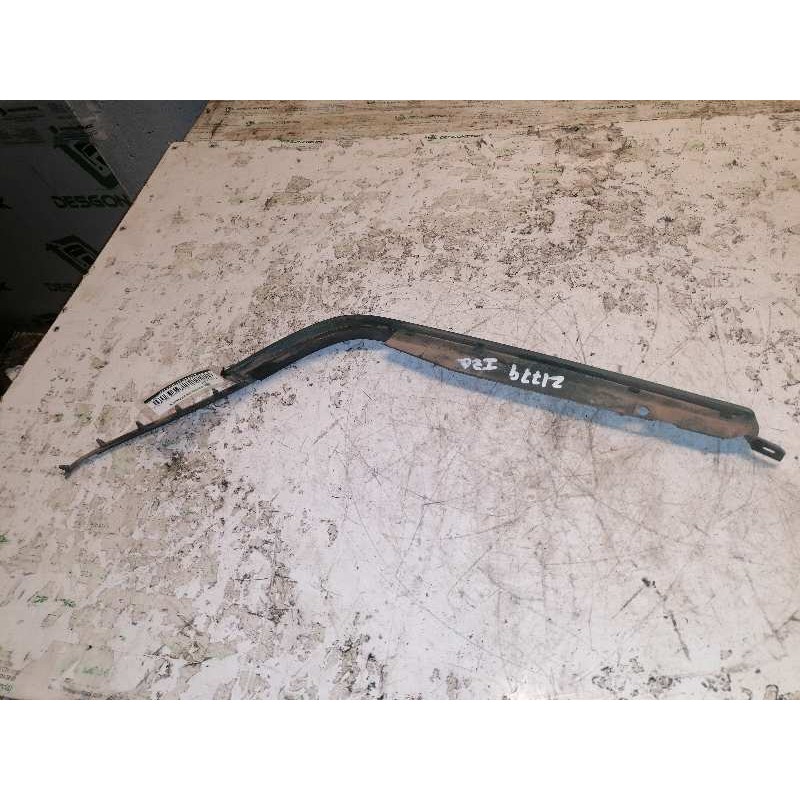 Recambio de moldura para mercedes-benz clase c (w202) berlina referencia OEM IAM 2028200177 BAJO FARO IZQUIERDO - Verde 2