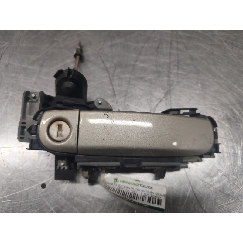Recambio de maneta exterior delantera izquierda para audi a4 berlina (8e) 1.9 tdi (96kw) referencia OEM IAM   
