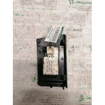 Recambio de mando elevalunas trasero derecho para toyota auris live referencia OEM IAM  5 PINS 