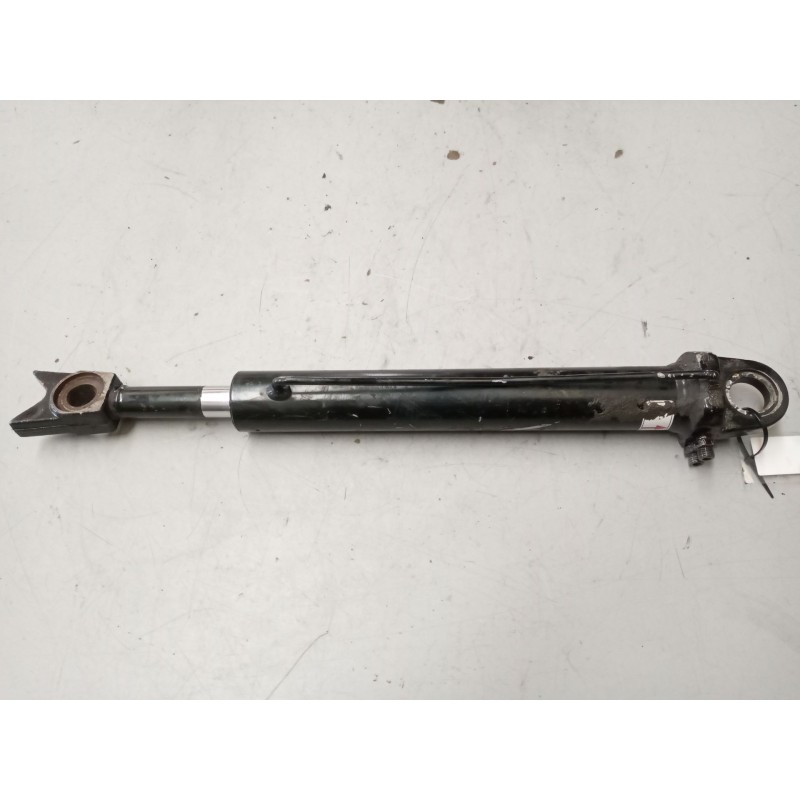Recambio de brazo elevacion cabina para renault magnum ab diesel referencia OEM IAM 5010629264  