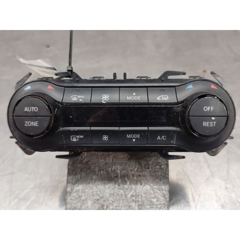 Recambio de mando climatizador para infiniti q30 1.5 d referencia OEM IAM 5HB012503  