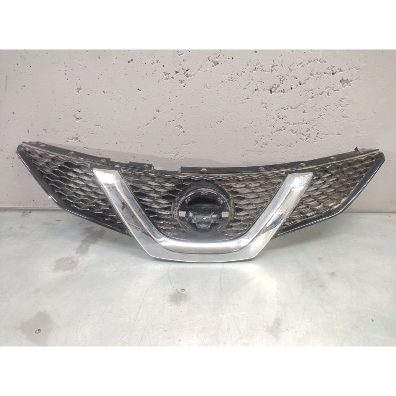 Recambio de rejilla delantera central para nissan qashqai iii (j12) 1.3 dig-t referencia OEM IAM 623104EM  