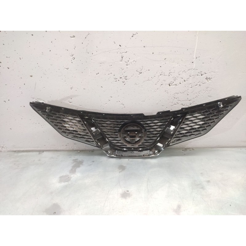 Recambio de rejilla delantera central para nissan qashqai iii (j12) 1.3 dig-t referencia OEM IAM 623104EM 2