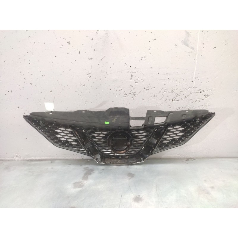Recambio de rejilla delantera central para nissan qashqai iii (j12) 1.3 dig-t referencia OEM IAM 623104EM 2