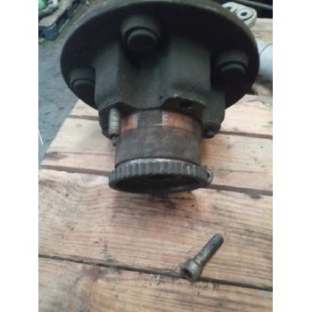 Recambio de buje delantero para renault maxity 2.5 diesel referencia OEM IAM 40204MA50A  