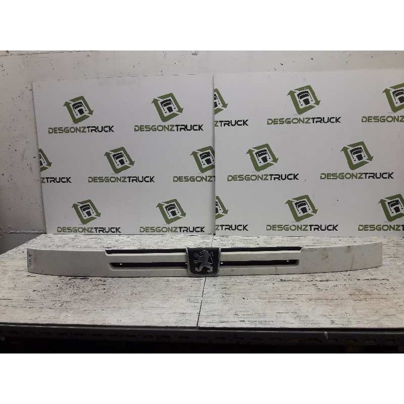 Recambio de rejilla delantera central para peugeot boxer combi (rs2850)(270/310)(´02) estándar 1400 td referencia OEM IAM 130486