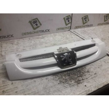 Recambio de rejilla delantera central para peugeot partner (s2) combiespace referencia OEM IAM   