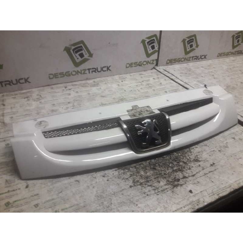 Recambio de rejilla delantera central para peugeot partner (s2) combiespace referencia OEM IAM - Blanco 2