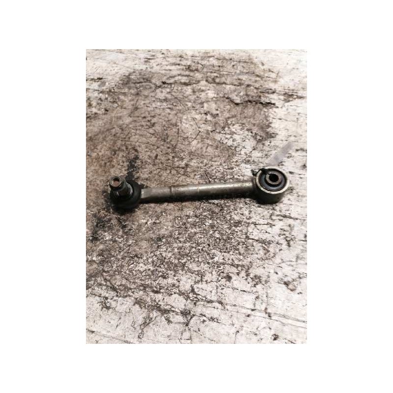 Recambio de brazo suspension inferior trasero derecho para toyota auris live referencia OEM IAM - Blanco 2