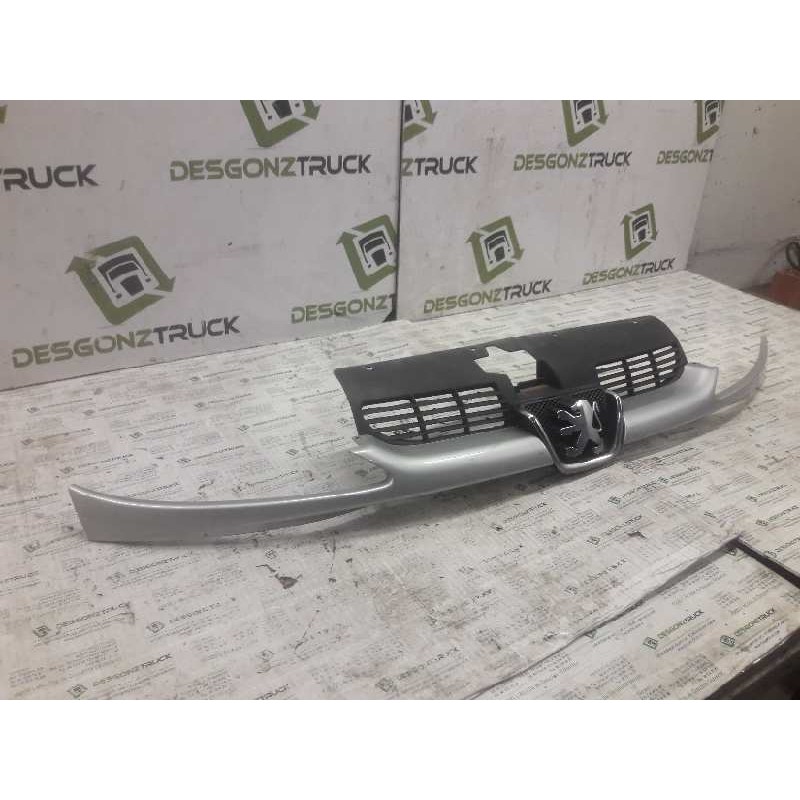 Recambio de rejilla delantera central para peugeot 206 sw xs referencia OEM IAM 96495663XT 9651791577 2
