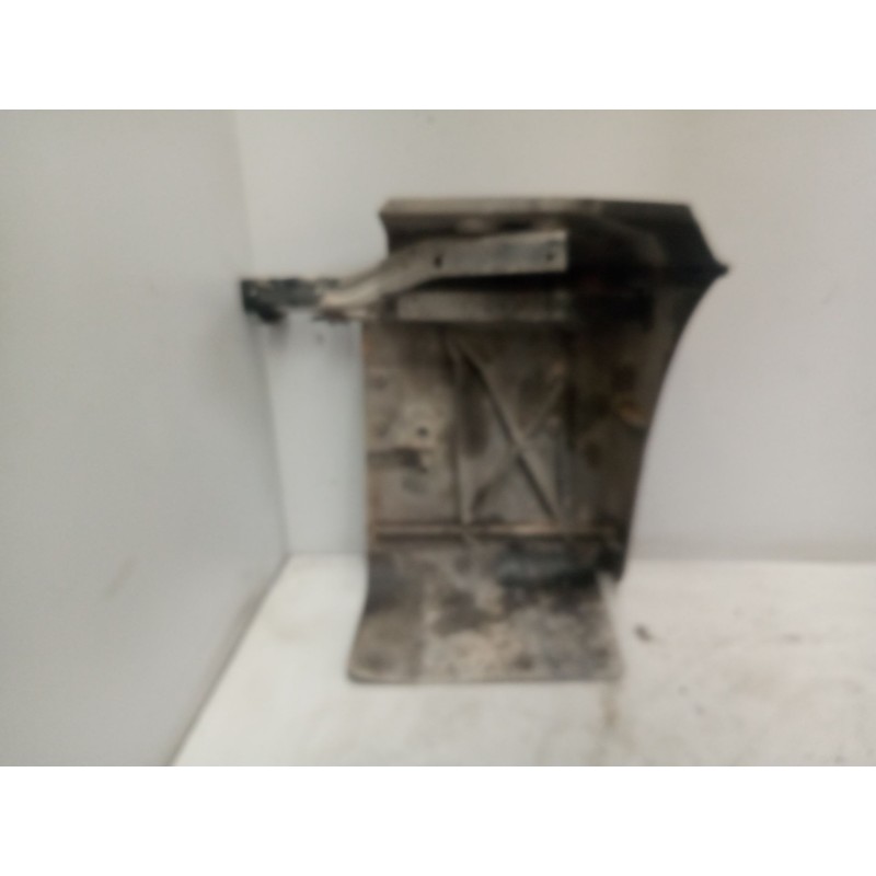 Recambio de guardabarros delantero izquierdo para nissan cabstar 01.04  3.0 diesel referencia OEM IAM 63101F3901 - Rojo 2