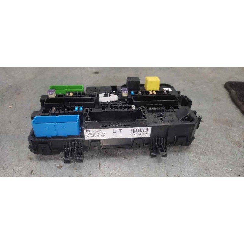 Recambio de caja reles / fusibles para opel astra h berlina cosmo referencia OEM IAM 13222173 5DK00866933 3