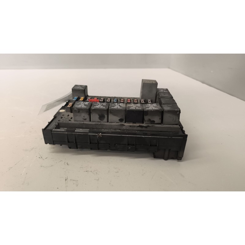 Recambio de caja reles / fusibles para iveco eurocargo 5.9 diesel referencia OEM IAM 98487769 - Blanco 2