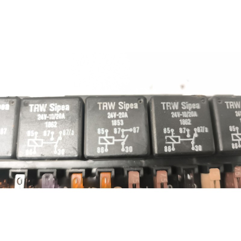 Recambio de caja reles / fusibles para iveco eurocargo 5.9 diesel referencia OEM IAM 98487769 - Blanco 6