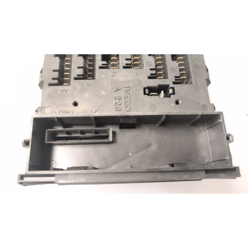 Recambio de caja reles / fusibles para iveco eurocargo 5.9 diesel referencia OEM IAM 98487769 - Blanco 7
