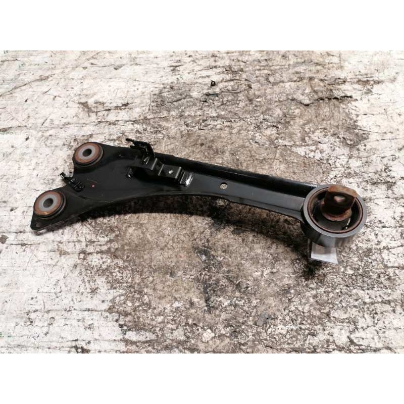 Recambio de brazo suspension inferior trasero derecho para toyota auris live referencia OEM IAM - Blanco 2