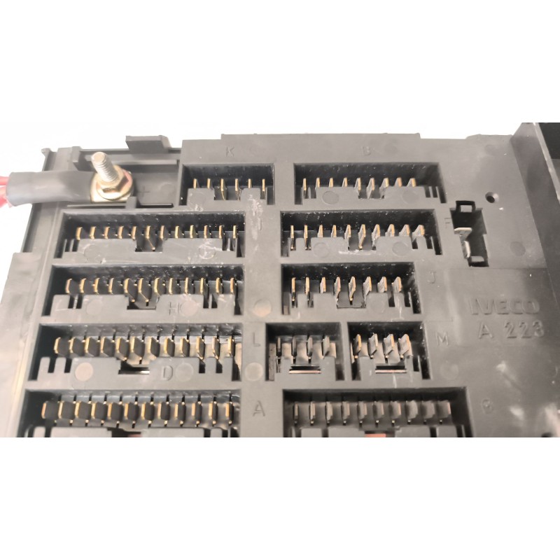 Recambio de caja reles / fusibles para iveco eurocargo 5.9 diesel referencia OEM IAM 98487769 - Blanco 9