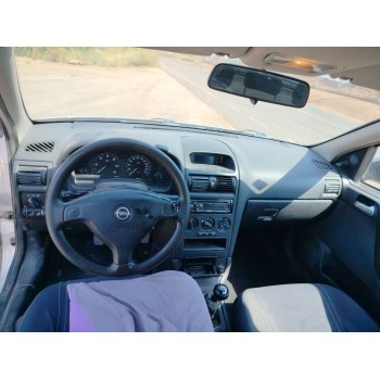 opel astra g berlina del año 2002