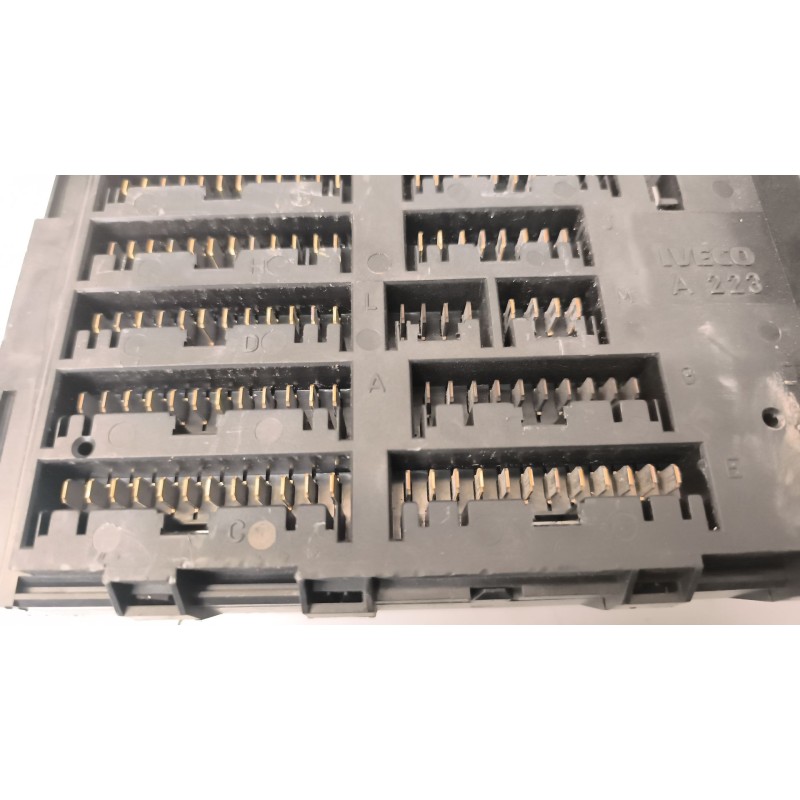 Recambio de caja reles / fusibles para iveco eurocargo 5.9 diesel referencia OEM IAM 98487769 - Blanco 10
