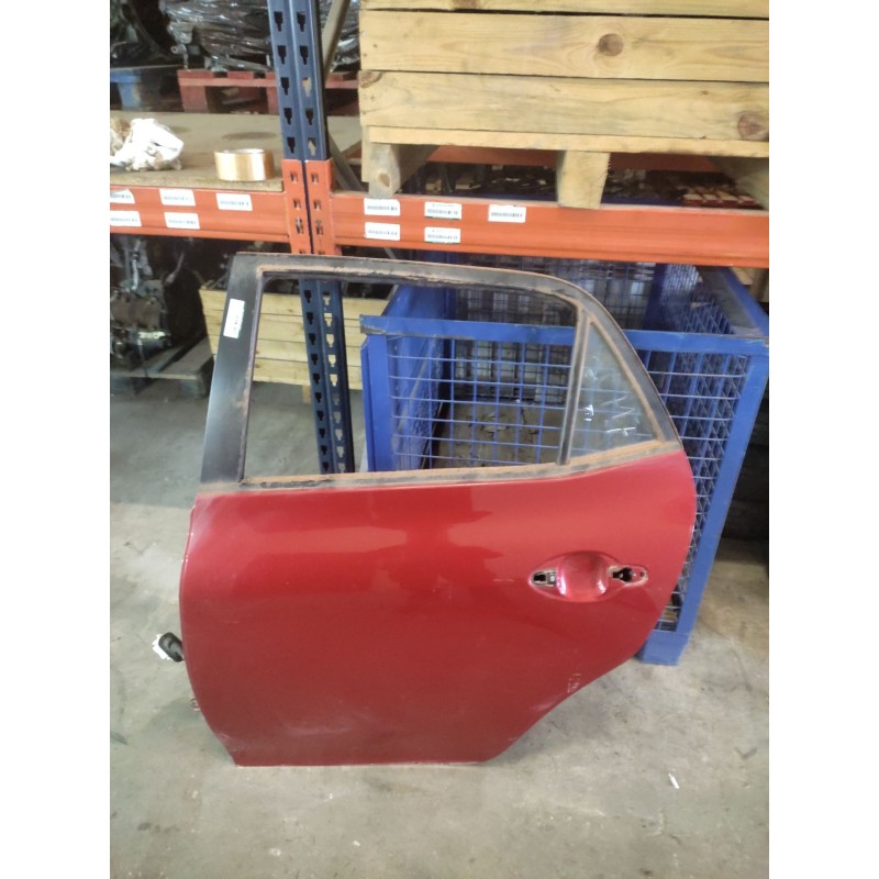Recambio de puerta trasera derecha para toyota auris active referencia OEM IAM 7