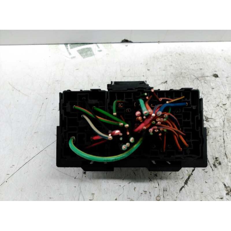 Recambio de caja reles / fusibles para ford transit caja cerrada, corta (fy) (2000 =>) ft 260 2.0 referencia OEM IAM 4401681 - Blanco 2